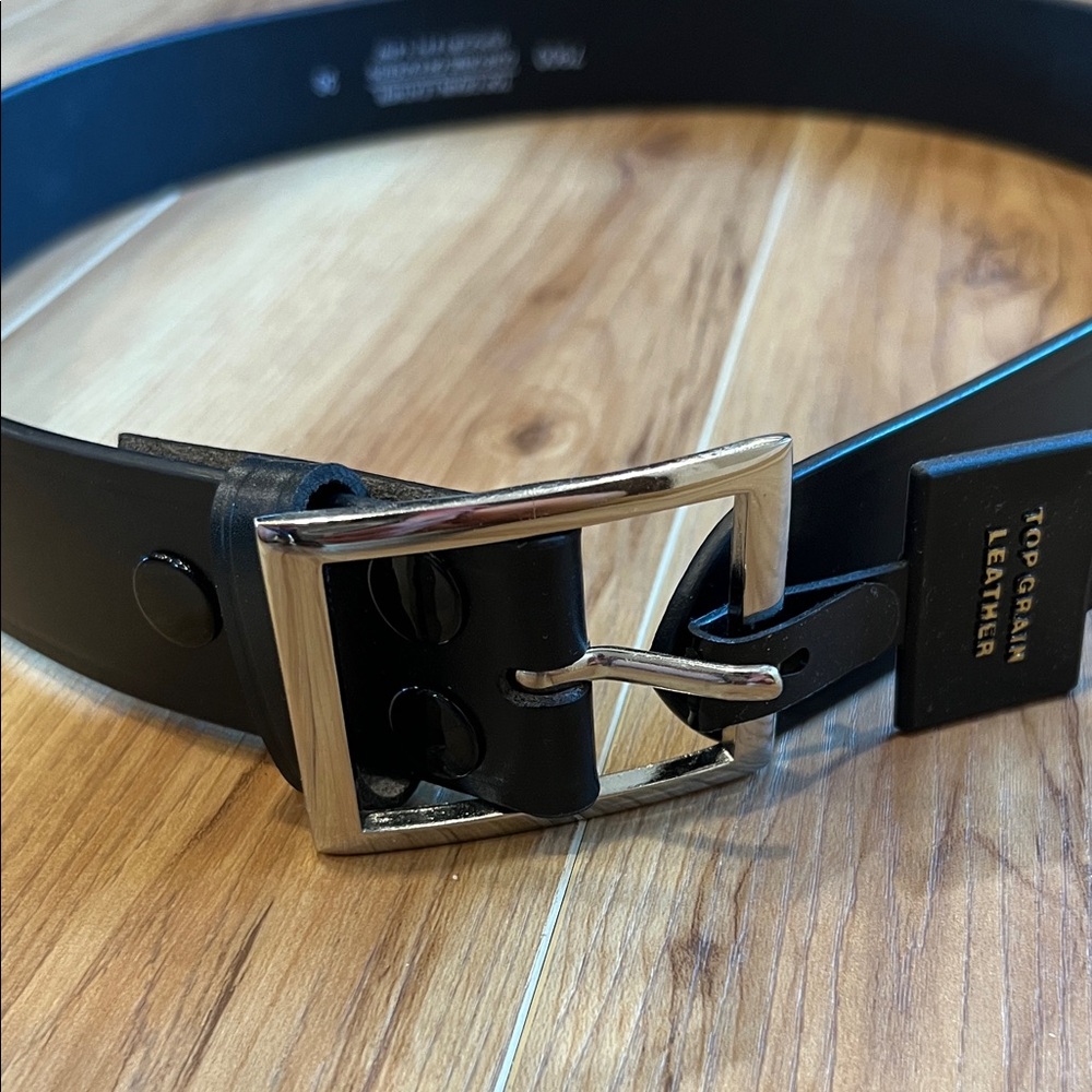 Elegant Black Leather Men's Belt